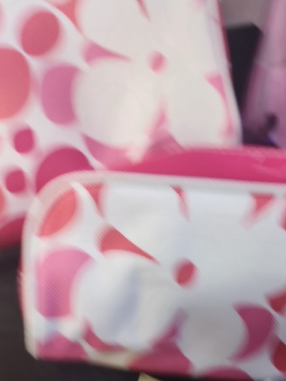 Clinique Cosmetic Bag Set & Glasses Case & Sunglasses & Skin Care& Water Bottle - Picture 6 of 11